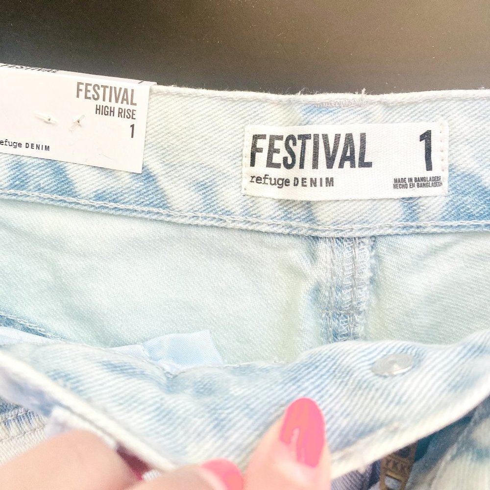 Festival Light Wash Mom Shorts